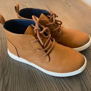 NEW boys Mid-top sneaker/boots